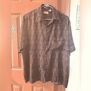 EUC Mens Large Natural Issue Short Sleeve Shirt
